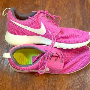 Purple mesh Nike tennis shoes